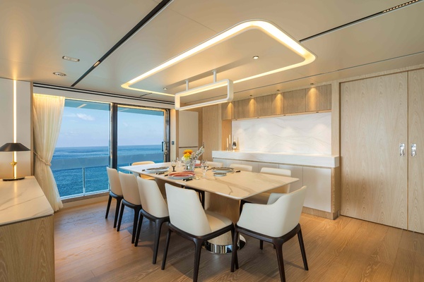 FD110 007 110ft Horizon Yacht For Sale