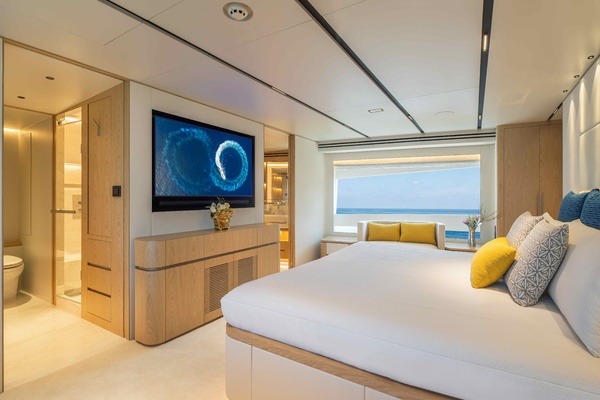 FD110 007 110ft Horizon Yacht For Sale