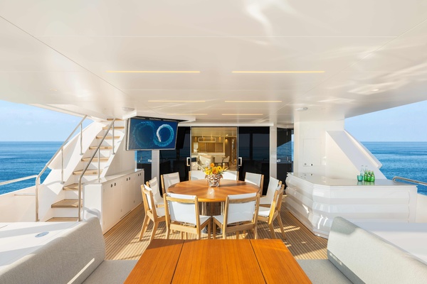 FD110 007 110ft Horizon Yacht For Sale