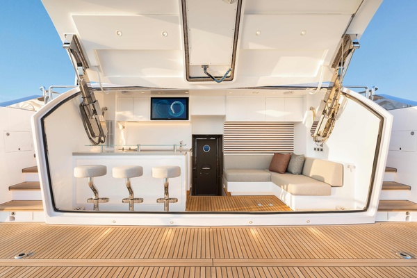 FD110 007 110ft Horizon Yacht For Sale