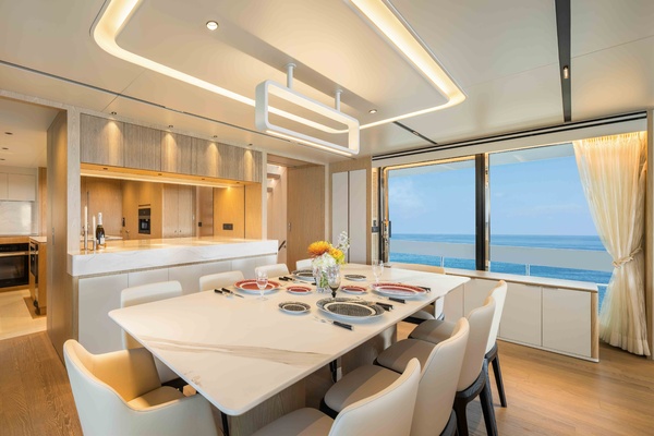 FD110 007 110ft Horizon Yacht For Sale