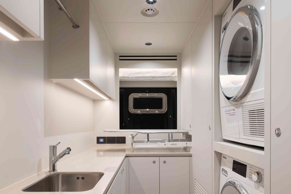 FD110 007 110ft Horizon Yacht For Sale