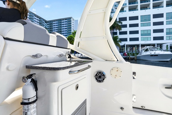 27ft Chaparral Yacht For Sale