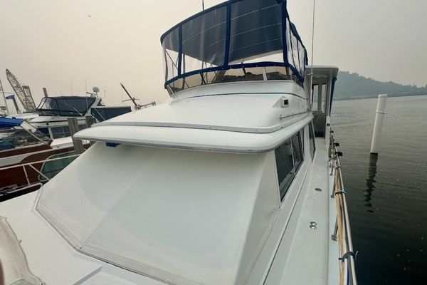 1997 Carver 44