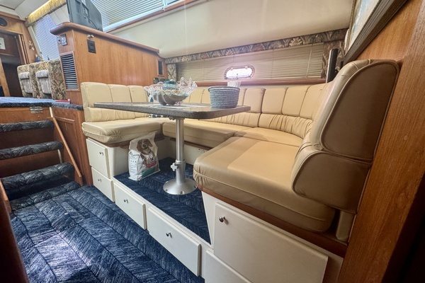 1997 Carver 44