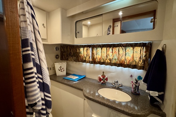 Liquid Assets 44ft Carver Yacht For Sale