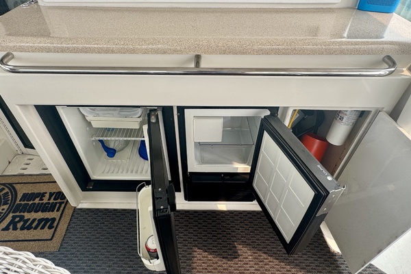 Liquid Assets 44ft Carver Yacht For Sale