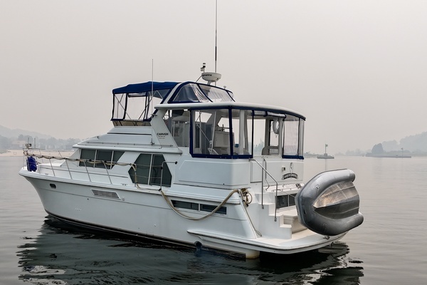 1997 Carver 44