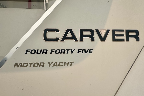1997 Carver 44