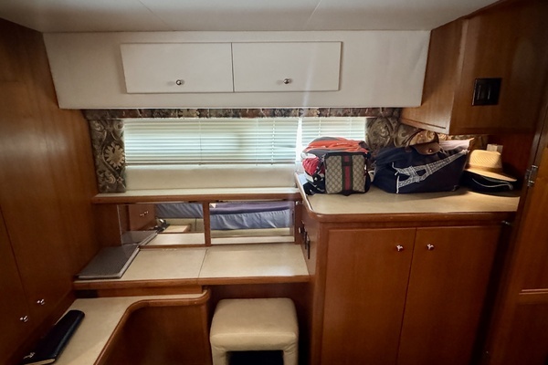 1997 Carver 44
