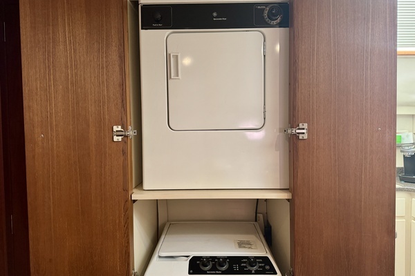 1997 Carver 44