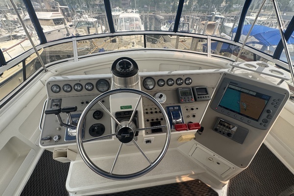 1997 Carver 44