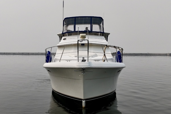1997 Carver 44
