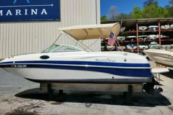 2007 NauticStar 230 SL Sport Deck I/O