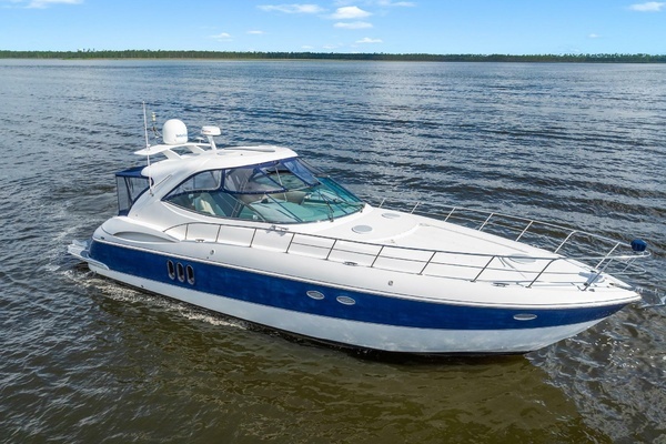 2005 Cruisers Yachts 52