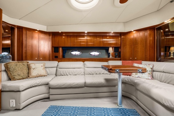 2005 Cruisers Yachts 52