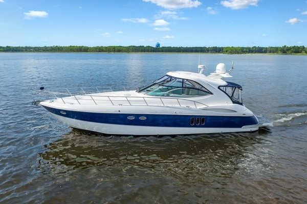 2005 Cruisers Yachts 52