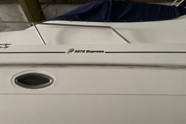 33ft Cruisers Yachts Yacht For Sale