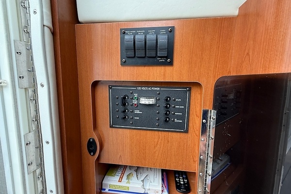 Ruff Life 26ft Four Winns Yacht For Sale