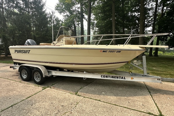 Photo of the 1988 Pursuit 