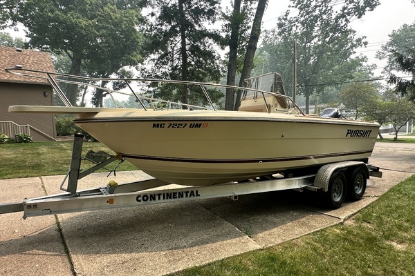 Photo of the 1988 Pursuit 