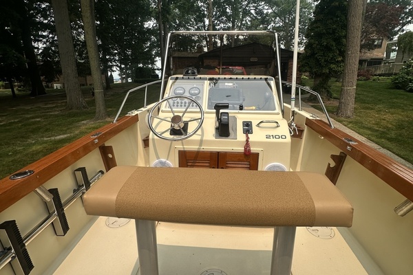 21ft Pursuit Yacht For Sale