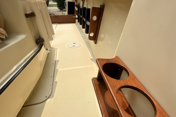 21ft Pursuit Yacht For Sale