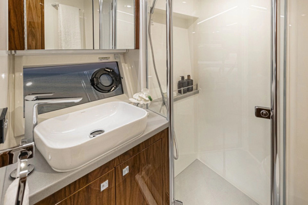 50 SPORTS MOTOR YACHT 50ft Riviera Yacht For Sale