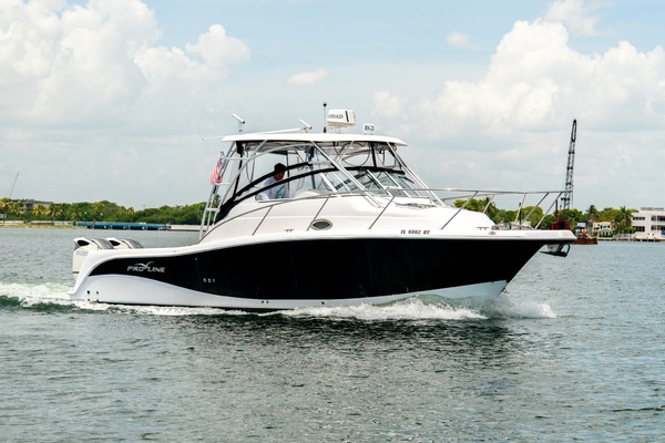 32ft Pro Line Yacht For Sale