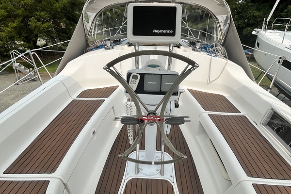 Second Wind 38ft Hunter Yacht For Sale