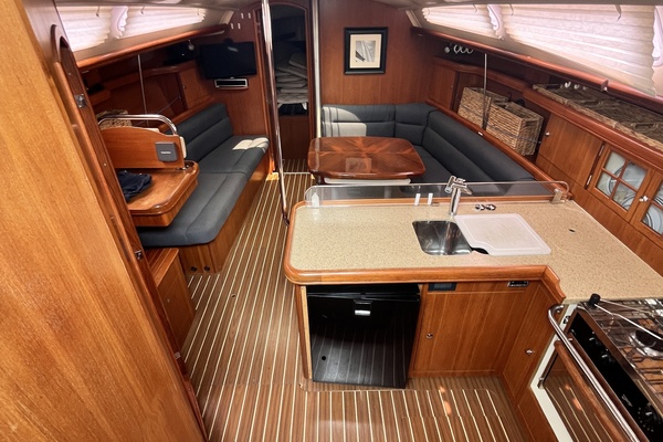 Second Wind 38ft Hunter Yacht For Sale