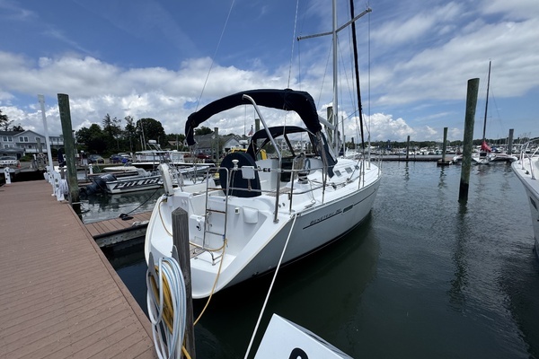 Photo of the 2003 Beneteau 393 "Sea Escape"