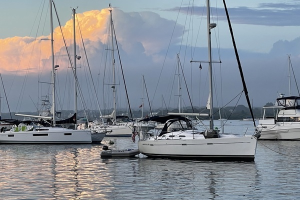 Photo of the 2003 Beneteau 393 "Sea Escape"