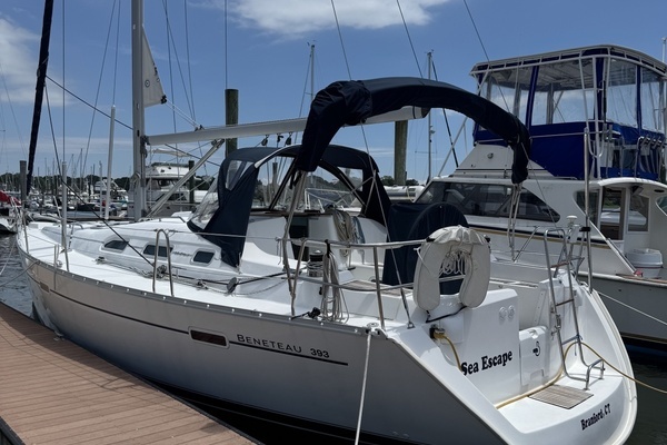 Photo of the 2003 Beneteau 393 "Sea Escape"