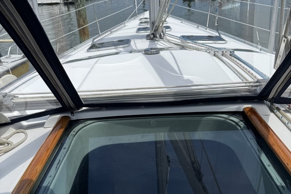 Photo of the 2003 Beneteau 393 "Sea Escape"