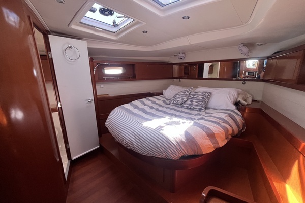 Beneteau Oceanis 54 Yacht For Sale