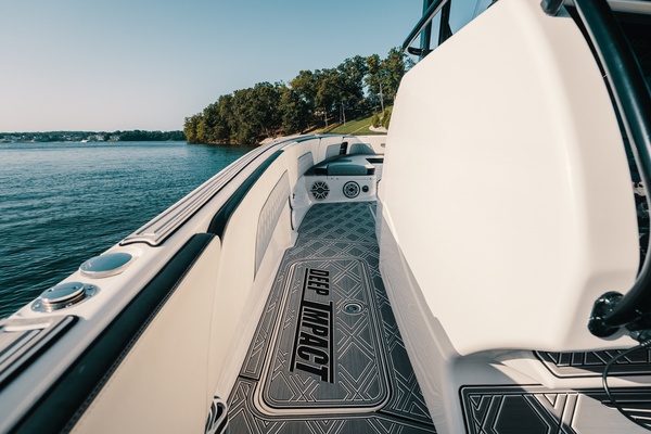 ANDIAMO 39ft Deep Impact Yacht For Sale
