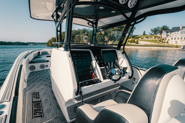 ANDIAMO 39ft Deep Impact Yacht For Sale