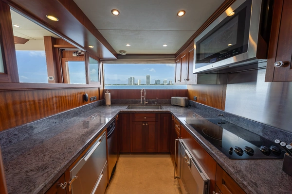 2013 Ocean Alexander 90
