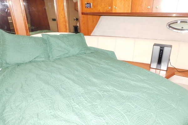 2001 Cruisers Yachts 44
