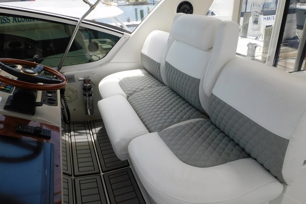 2001 Cruisers Yachts 44