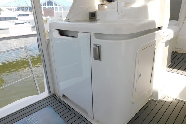 2001 Cruisers Yachts 44