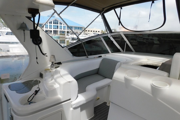 2001 Cruisers Yachts 44