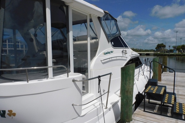 2001 Cruisers Yachts 44