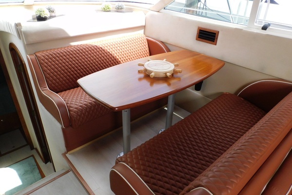 2001 Cruisers Yachts 44