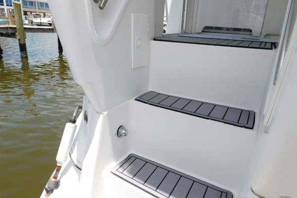 2001 Cruisers Yachts 44