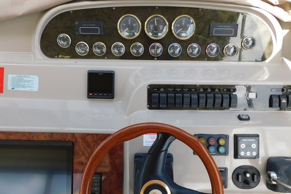 2001 Cruisers Yachts 44