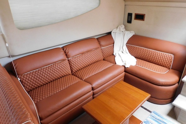 2001 Cruisers Yachts 44