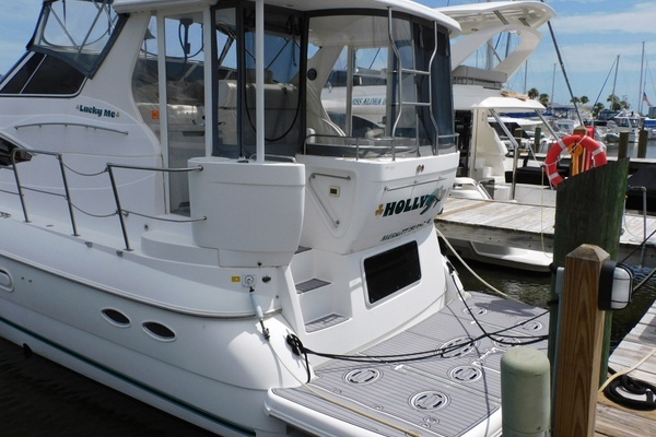 2001 Cruisers Yachts 44