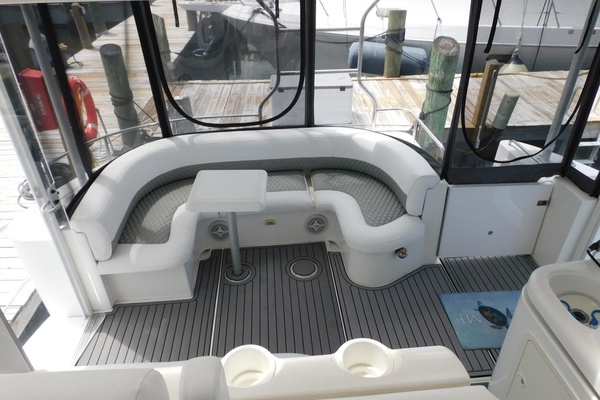 2001 Cruisers Yachts 44